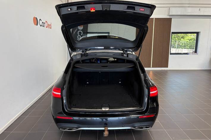 Sort Mercedes E43 fra 2016