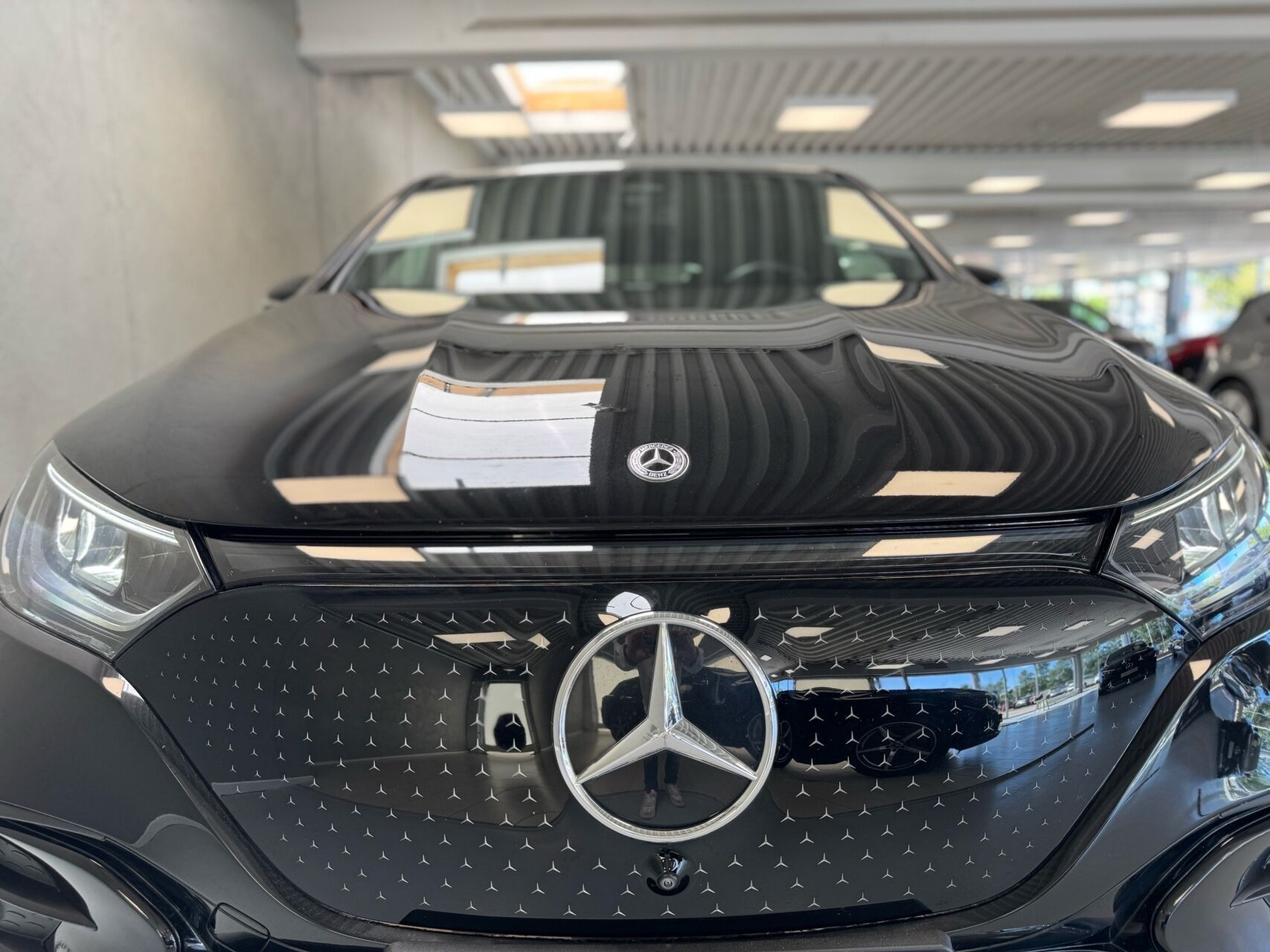 Sort Mercedes EQE 350+ fra 2024
