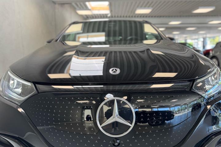 Sort Mercedes EQE 350+ fra 2024