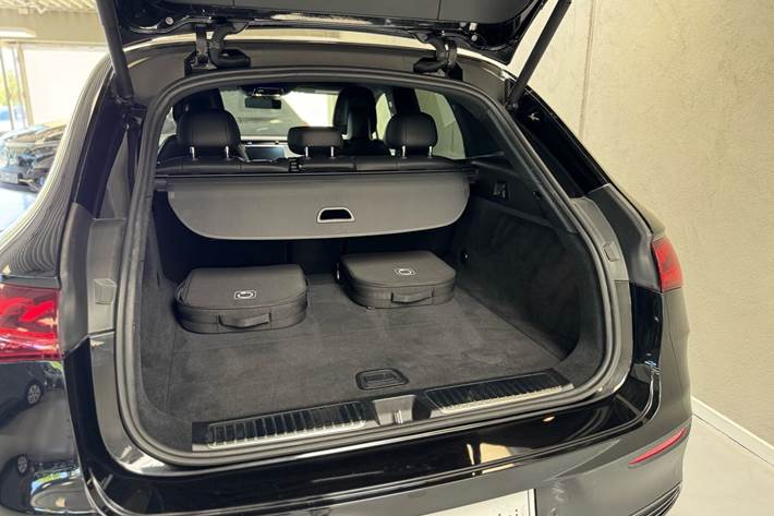 Sort Mercedes EQE 350+ fra 2024