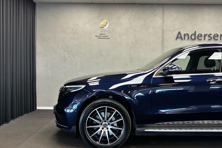 Blå Mercedes EQC 400 fra 2020
