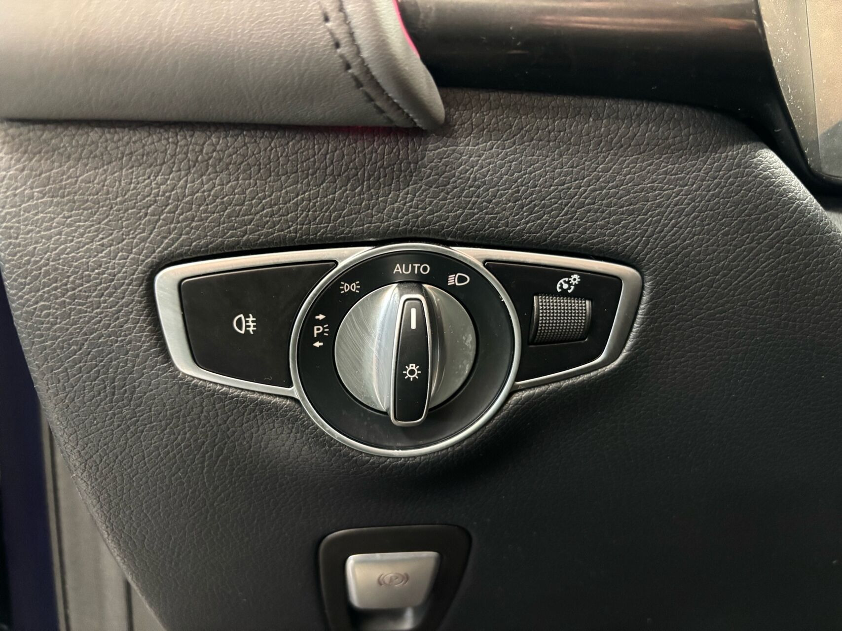 Blå Mercedes EQC 400 fra 2020