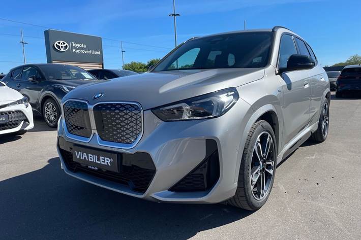 Sølv BMW iX1 fra 2024