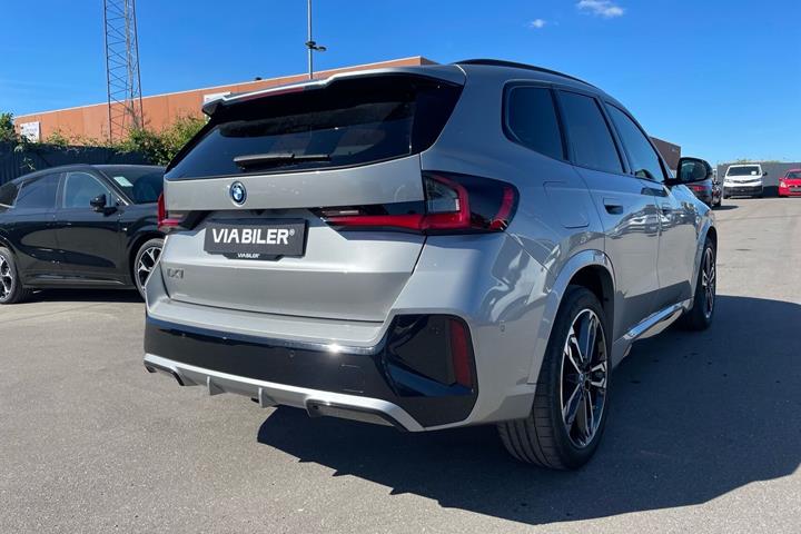 Sølv BMW iX1 fra 2024