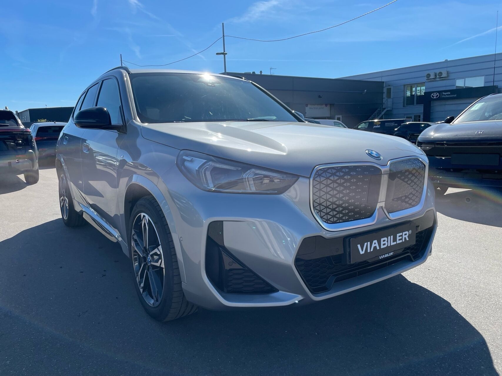Sølv BMW iX1 fra 2024