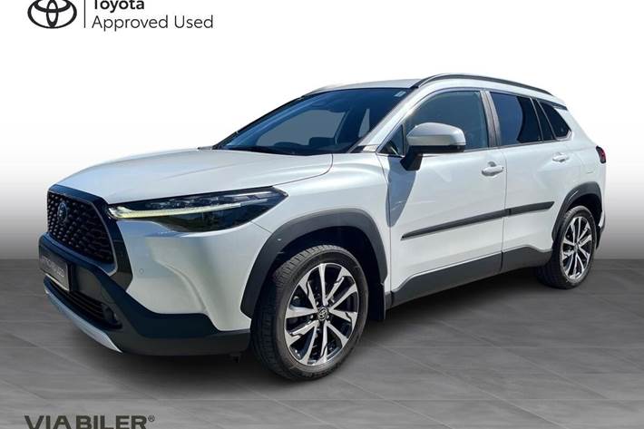 Hvid Toyota Corolla Cross fra 2022 set udefra