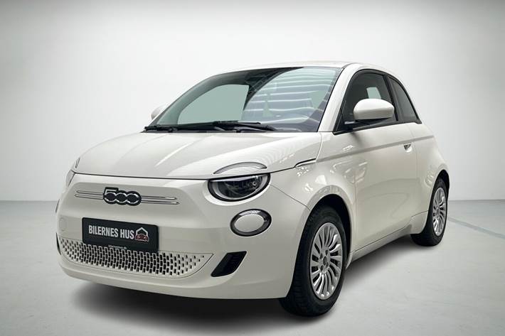 Hvid Fiat 500e fra 2023