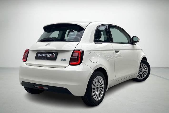 Hvid Fiat 500e fra 2023