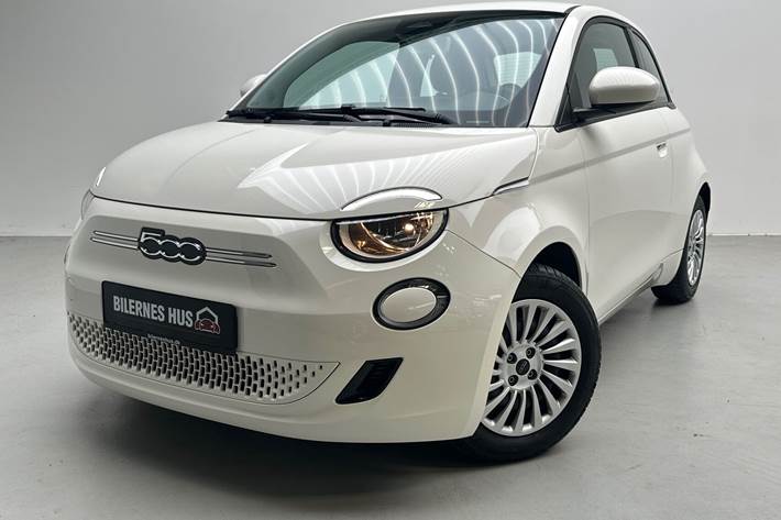 Hvid Fiat 500e fra 2023