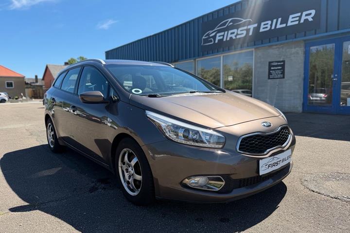 undefined Kia Ceed fra 2014 set udefra