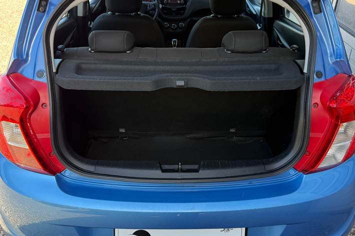 Blå Opel Karl fra 2016