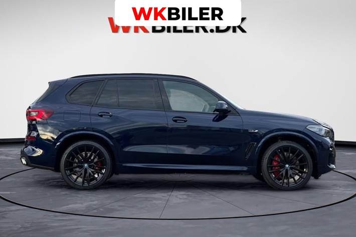 Blå BMW X5 fra 2022