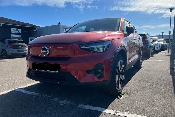 Rød Volvo C40 fra 2023