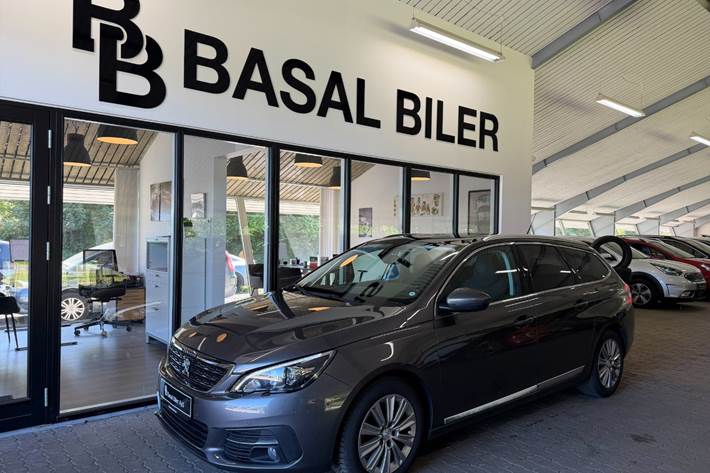 Grå Peugeot 308 fra 2018