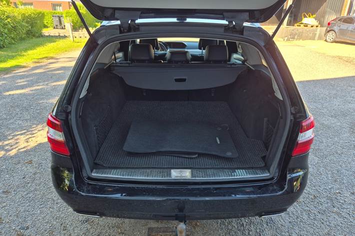 Grøn Mercedes E200 fra 2013