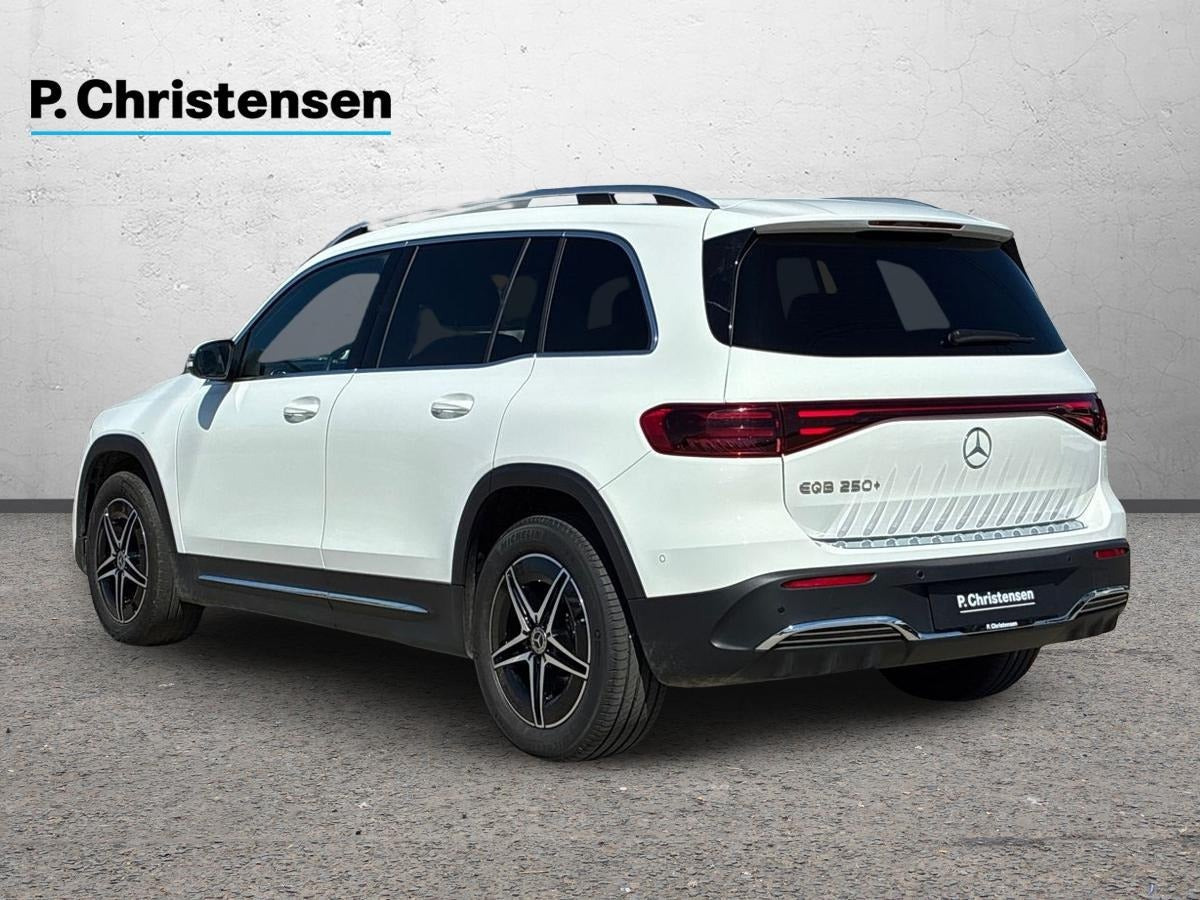Hvid Mercedes EQB250+ fra 2025