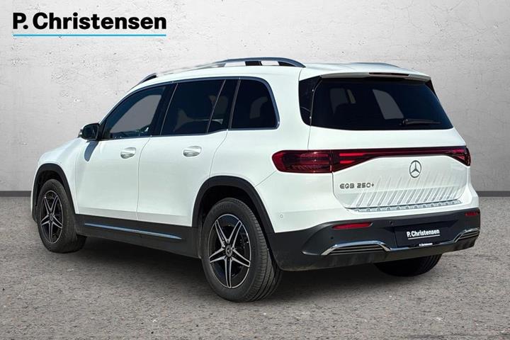 Hvid Mercedes EQB250+ fra 2025