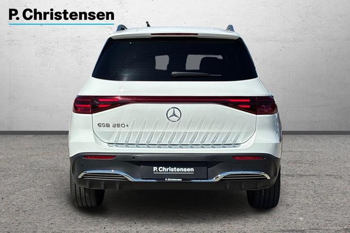 Hvid Mercedes EQB250+ fra 2025
