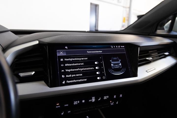 Hvid Audi Q4 e-tron fra 2023