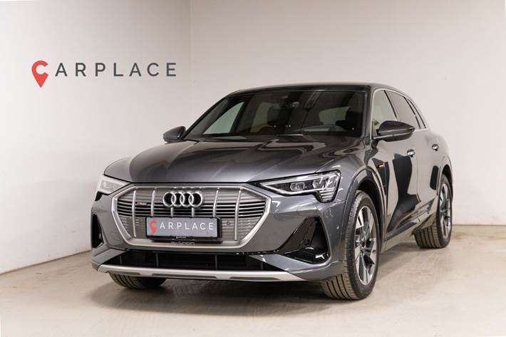 Grå Audi e-tron fra 2022