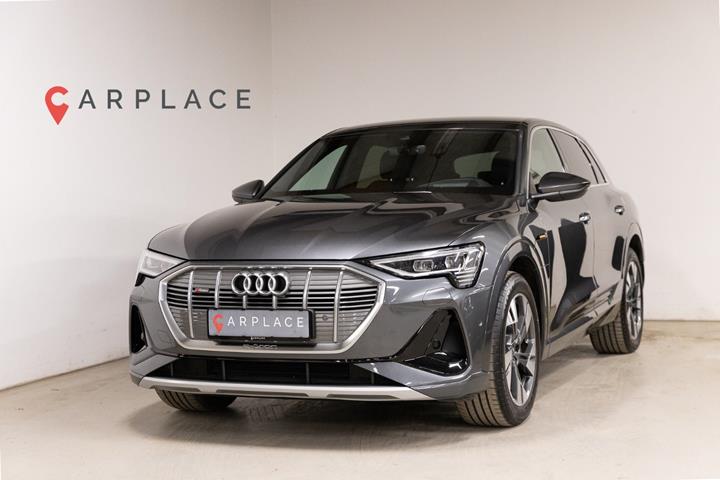 Grå Audi e-tron fra 2022 set udefra