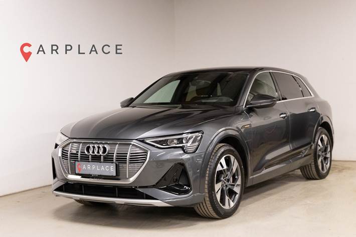 Grå Audi e-tron fra 2022