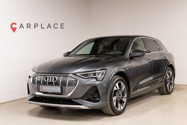 Grå Audi e-tron fra 2022