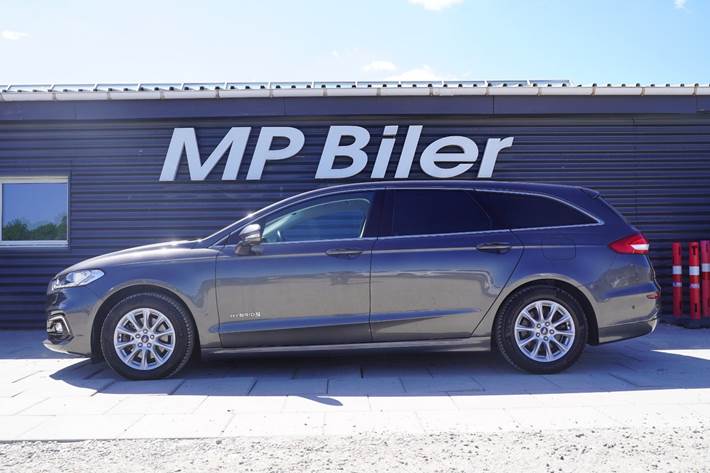 Grå Ford Mondeo fra 2019