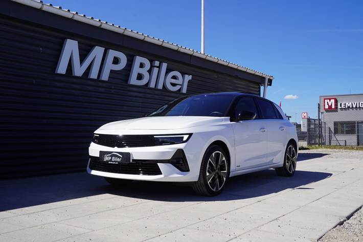 Hvid Opel Astra-e fra 2024