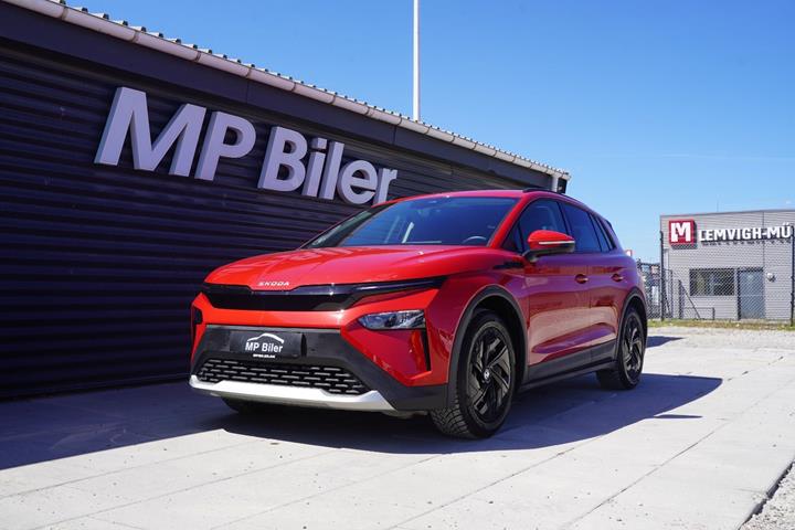 Rød Skoda Elroq fra 2025 set udefra