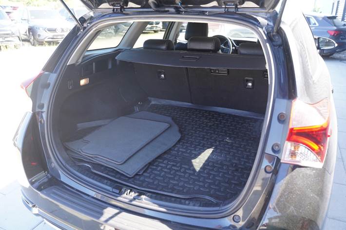 Sort Toyota Auris fra 2016