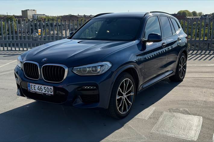 Blå BMW X3 fra 2020