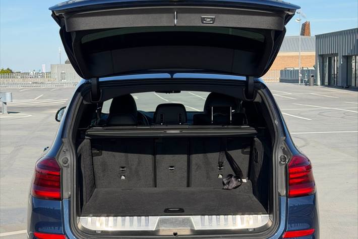 Blå BMW X3 fra 2020
