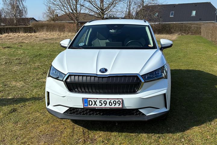 Hvid Skoda Enyaq fra 2021