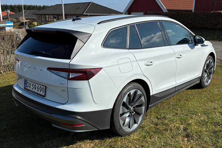 Hvid Skoda Enyaq fra 2021