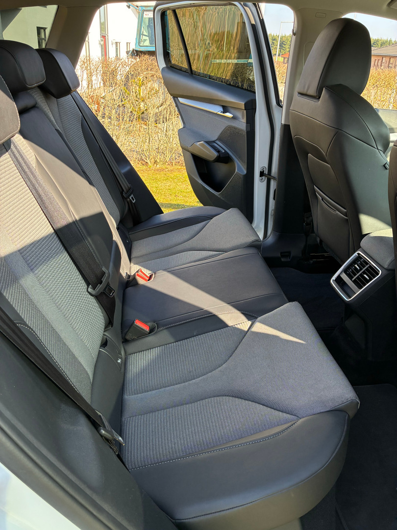 Hvid Skoda Enyaq fra 2021