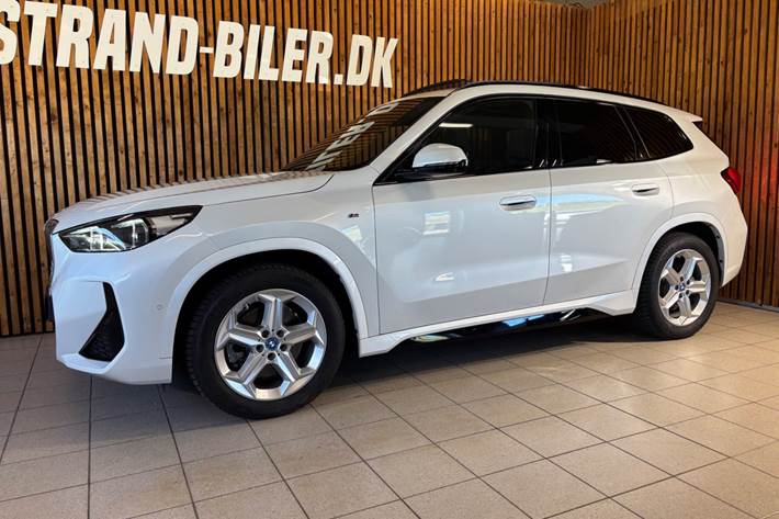 Hvid BMW iX1 fra 2025