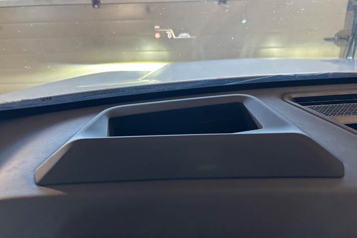 Hvid BMW iX1 fra 2025