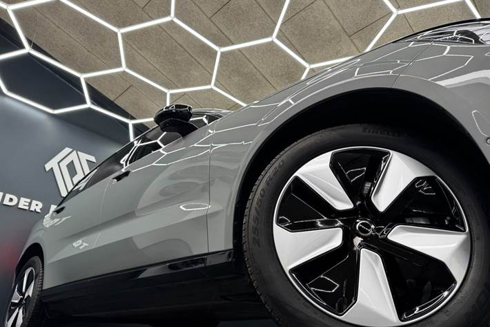 Grå Volvo EX90 fra 2025