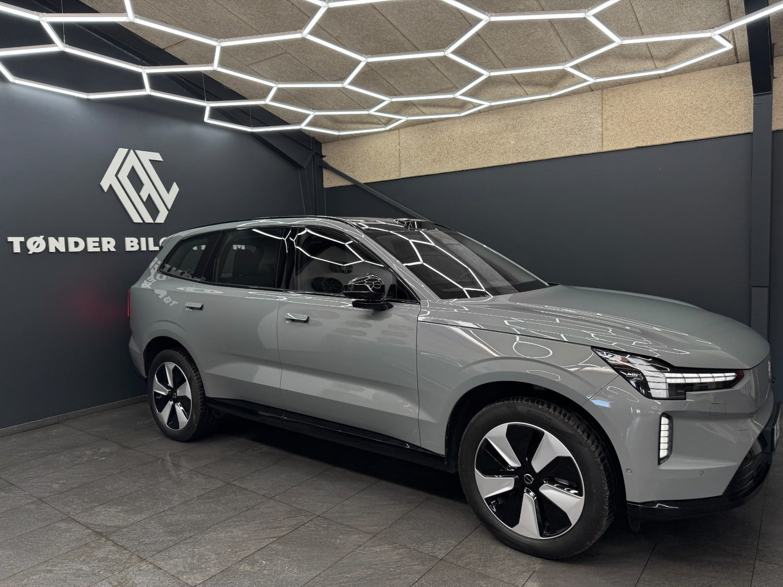 Grå Volvo EX90 fra 2025
