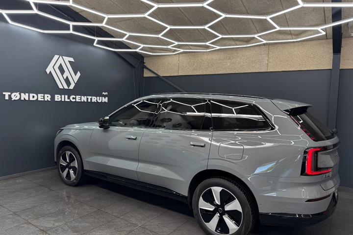 Grå Volvo EX90 fra 2025