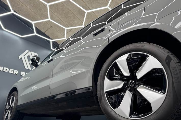 Grå Volvo EX90 fra 2025