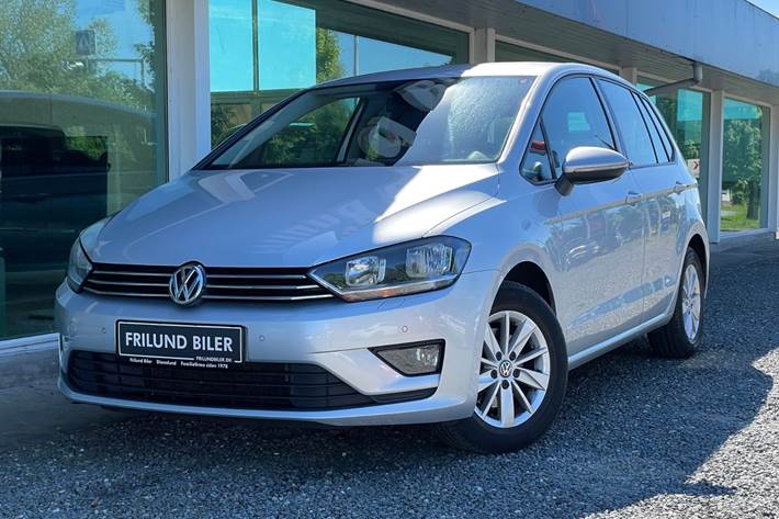 undefined VW Golf Sportsvan fra 2015 set udefra
