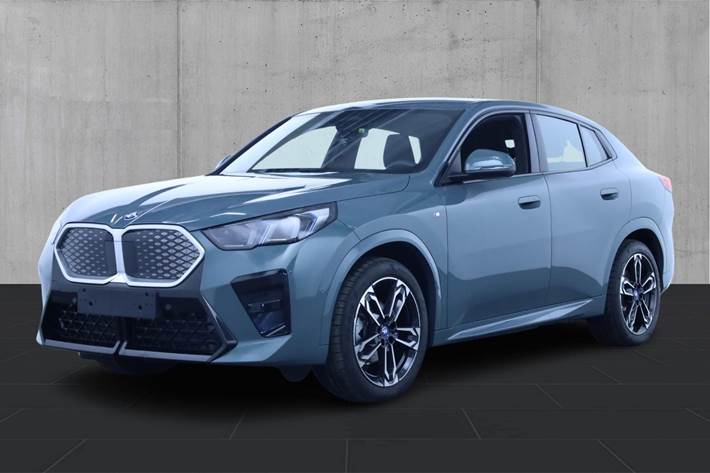 Grøn BMW iX2 fra 2025