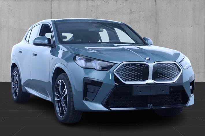Grøn BMW iX2 fra 2025