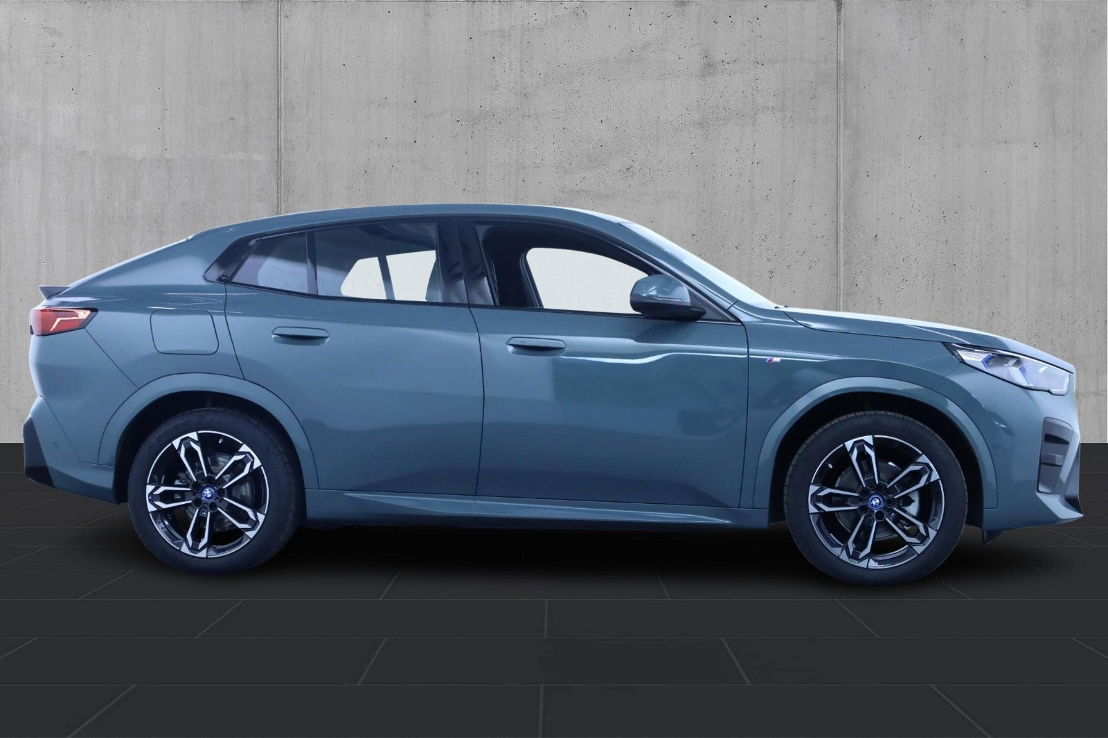 Grøn BMW iX2 fra 2025