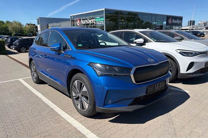 Blå Skoda Enyaq fra 2023