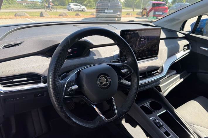 Blå Skoda Enyaq fra 2023