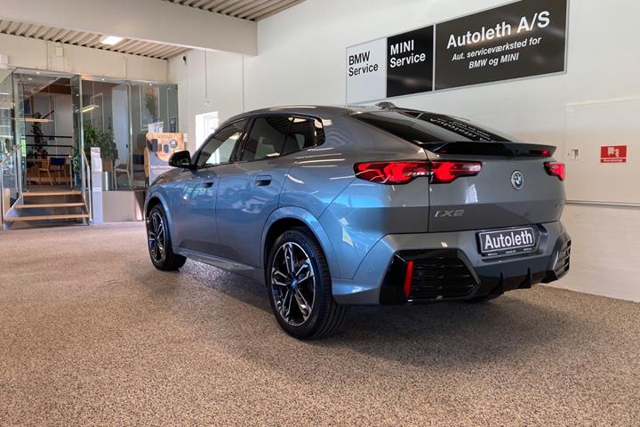 Grå BMW iX2 fra 2025