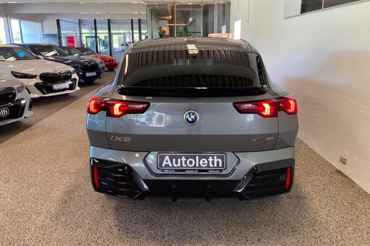 Grå BMW iX2 fra 2025